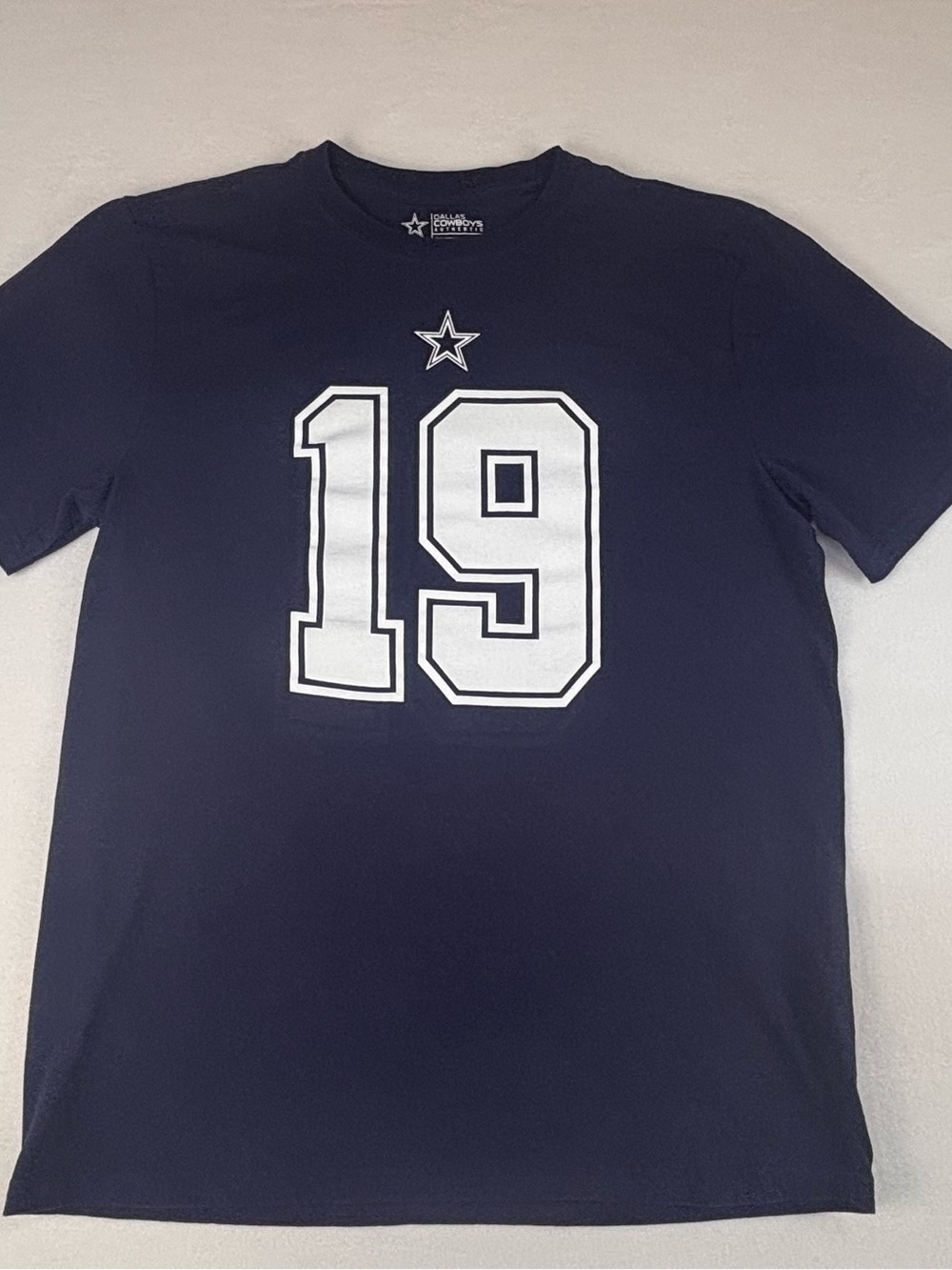 NFL Men's Dallas Cowboy’s Short Sleeve Tee with White '19' Graphic